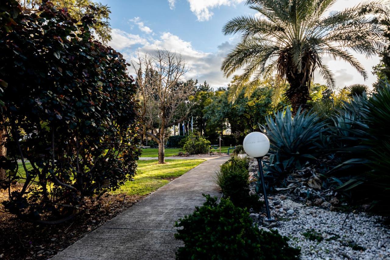 Nes Ammim Hotel Bagian luar foto