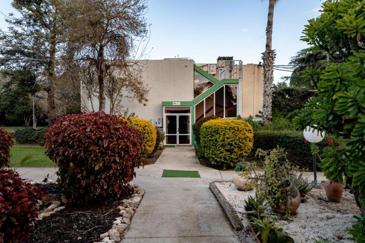 Nes Ammim Hotel Bagian luar foto